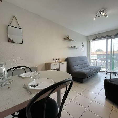 Avec Terrasse Et Parking, Proche - - Fr-1-246-607 * La Rochelle