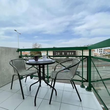 Avec Terrasse Et Parking, Proche - - Fr-1-246-607 * La Rochelle