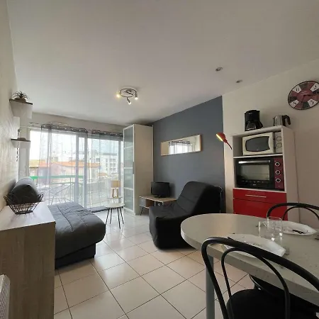 Avec Terrasse Et Parking, Proche - - Fr-1-246-607 Apartman La Rochelle